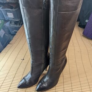 Saks Fifth Avenue women's Brown leather 18" Tall riding Boots Size 7M 13" calf.